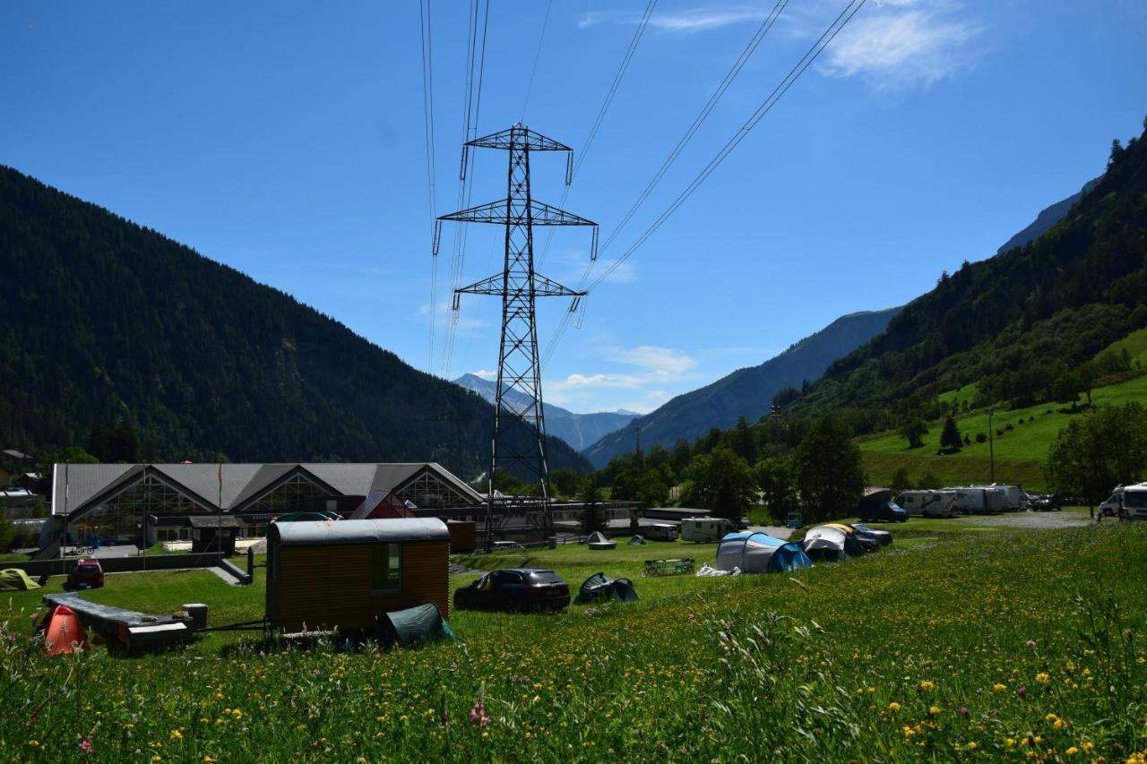 Campingplatz Mit Restaurant & Sportarena Лойкербад Екстериор снимка