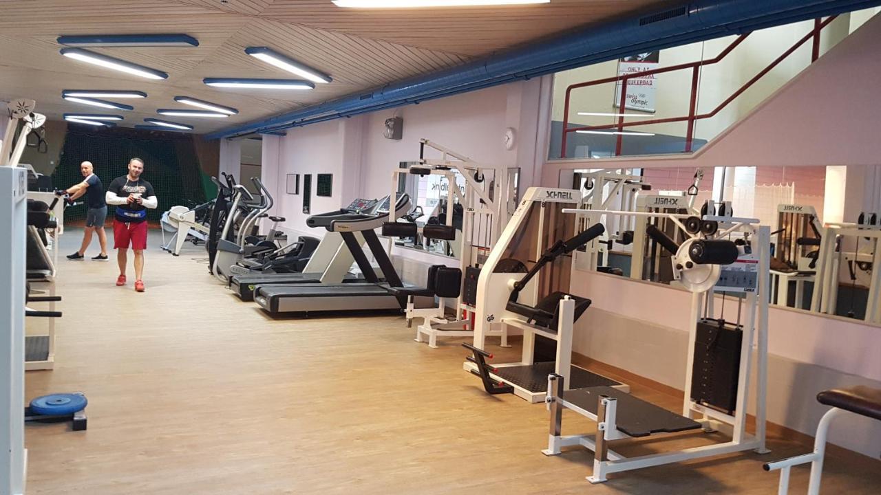 Campingplatz Mit Restaurant & Sportarena Лойкербад Екстериор снимка