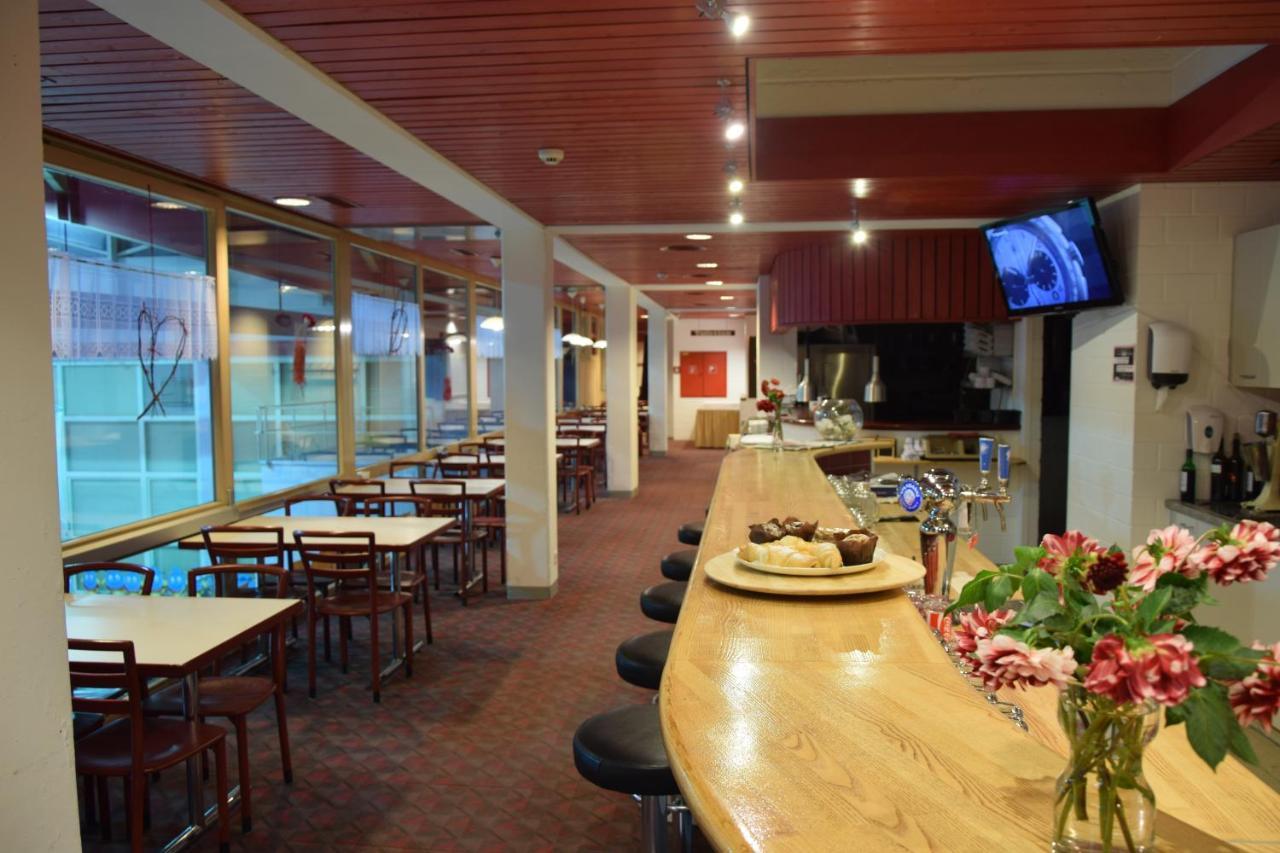 Campingplatz Mit Restaurant & Sportarena Лойкербад Екстериор снимка