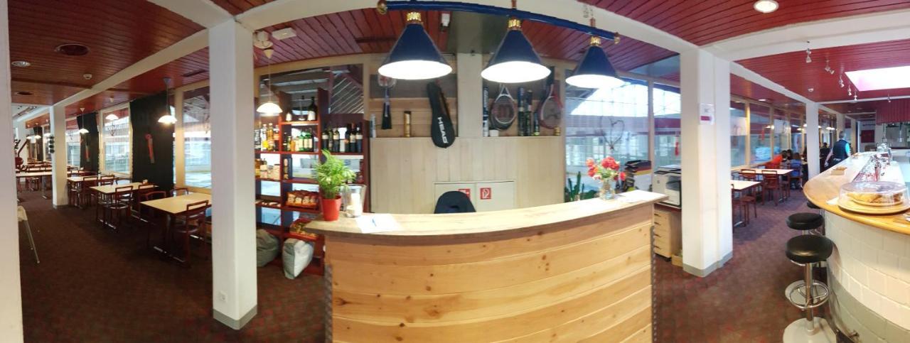 Campingplatz Mit Restaurant & Sportarena Лойкербад Екстериор снимка