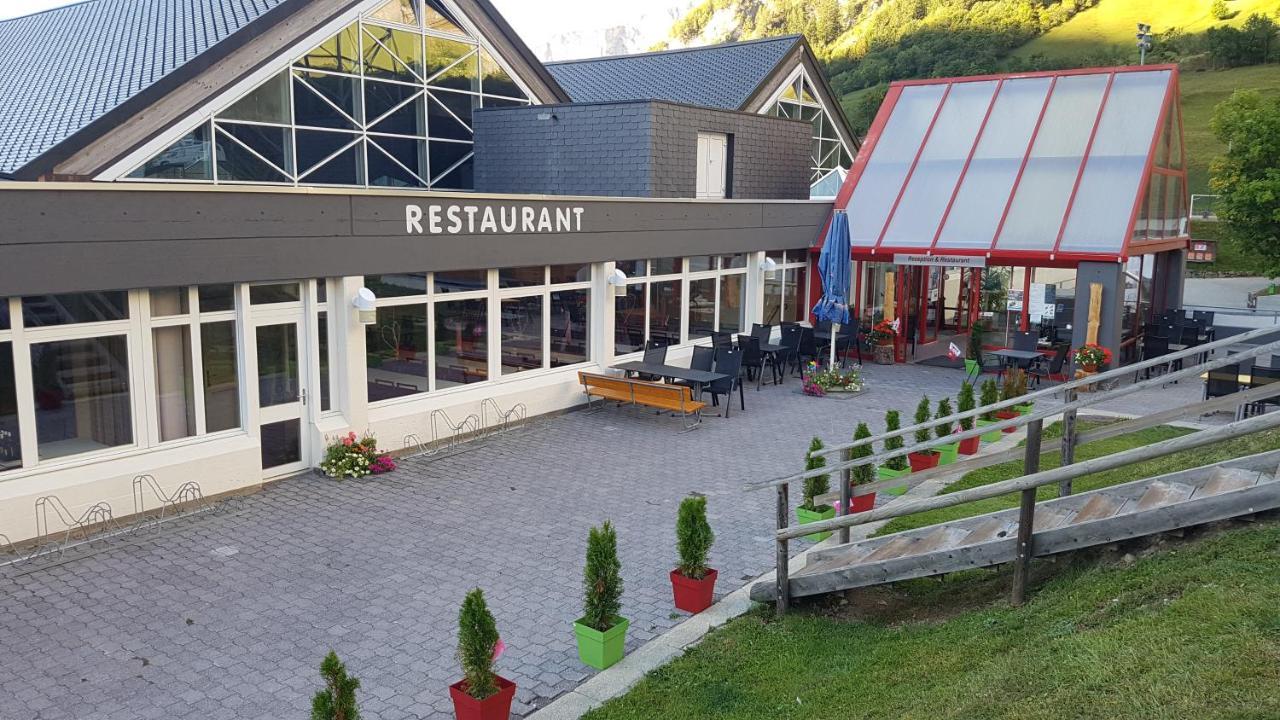 Campingplatz Mit Restaurant & Sportarena Leukerbad Hotel Екстериор снимка